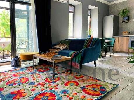 An apartment with excellent designer renovation is at your s