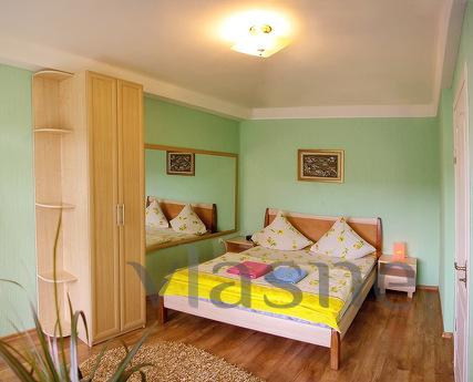 Daily rent 2-room semi-luxury at the Small Market, Zaporizhzhia - apartment by the day