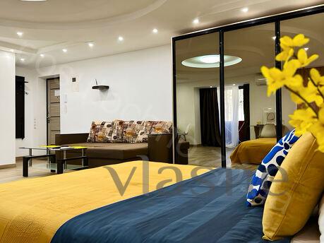 1 room Lux studio, Patrioticheskaya st., 56a, Zaporizhzhia - apartment by the day