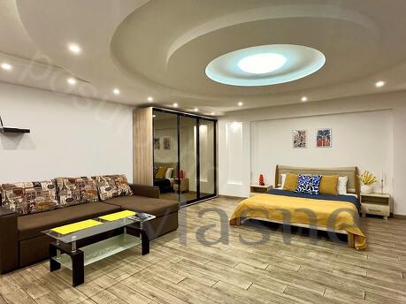1 room Lux studio, Patrioticheskaya st., 56a, Zaporizhzhia - apartment by the day