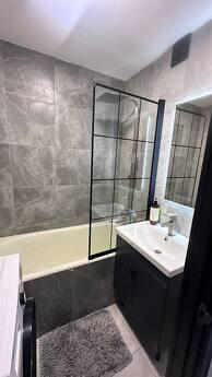 I'm renting a 2-bedroom apartment (Philharmonic) A 2-room apartment (56 m²) is available for rent in the cent