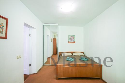 Rent 2k apartment in Pecherska metro station The two-room apartment is located at the address: Lesi Ukrai