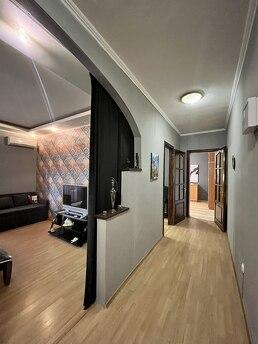 Rent a 3k apartment near the center of the capital Rent a 3k apartment near the center of the capital, Kyiv - apartment by the day