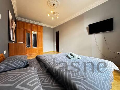 Rent a 3k apartment near the center of the capital Rent a 3k apartment near the center of the capital, Kyiv - apartment by the day