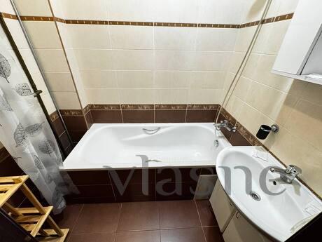 Rent a 3k apartment near the center of the capital Rent a 3k apartment near the center of the capital, Kyiv - apartment by the day