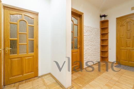 Rent 3k apartment on Khreshchatyk metro station, Kyiv - apartment by the day