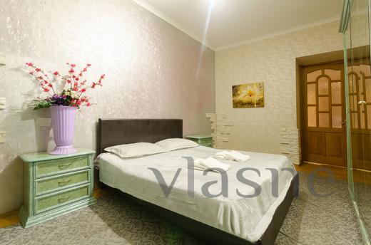 Rent 3k apartment on Khreshchatyk metro station, Kyiv - apartment by the day