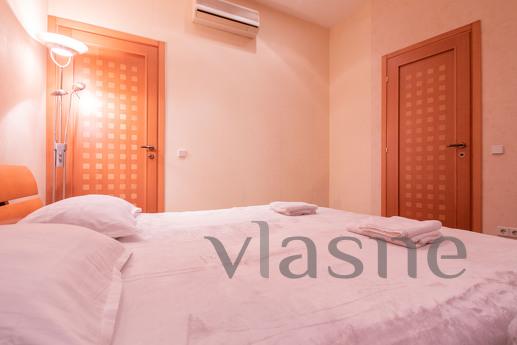 Rent a prestigious 3k apartment near the center, Kyiv - apartment by the day