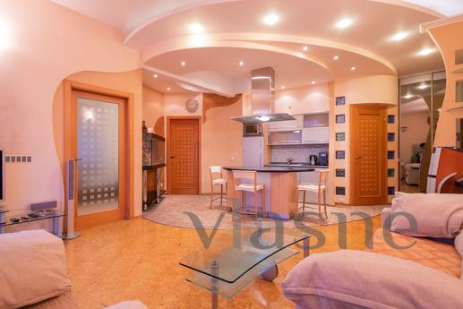 Rent a prestigious 3k apartment near the center, Kyiv - apartment by the day