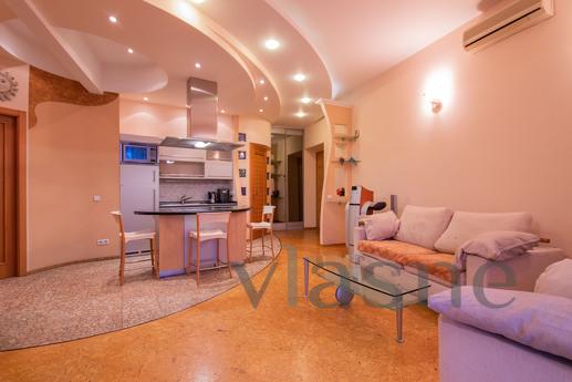 Rent a prestigious 3k apartment near the center, Kyiv - apartment by the day