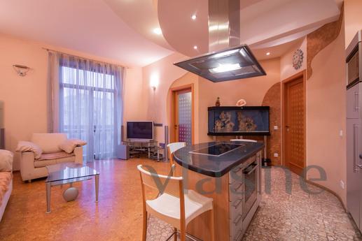 Rent a prestigious 3k apartment near the center, Kyiv - apartment by the day