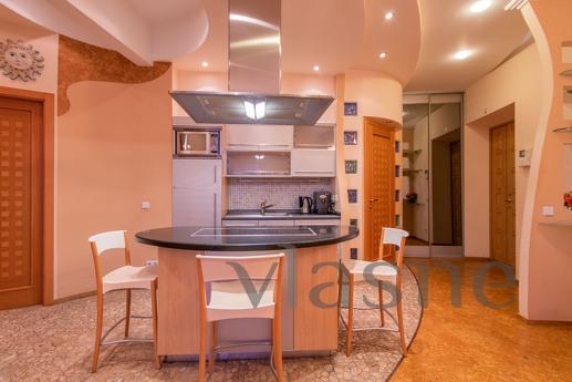 Rent a prestigious 3k apartment near the center, Kyiv - apartment by the day