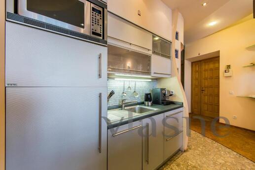 Rent a prestigious 3k apartment near the center, Kyiv - apartment by the day