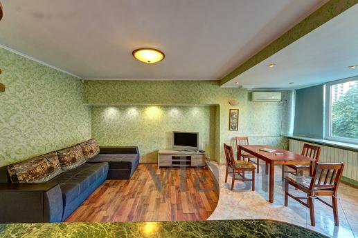 Podobova rent 3k apartment Podobova rent 3k apartment, Kyiv - apartment by the day