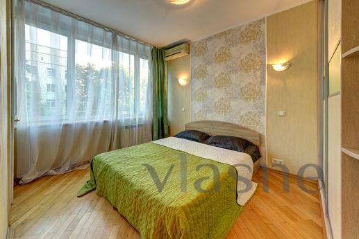 Podobova rent 3k apartment Three-room apartment in the center of Kiev on Bogdan Khmelny