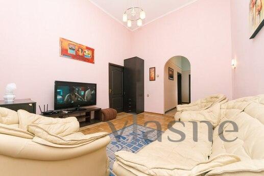 Podobova rent 4k apartment Podobova rent 4k apartment, Kyiv - apartment by the day