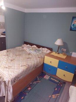 тепле житло подобово з терасою Тепла та затишна квартира займає перший поверх гостевого буд