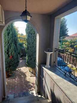 тепле житло подобово з терасою Дуже тепла та затишна двокімнатна квартира займає весь други