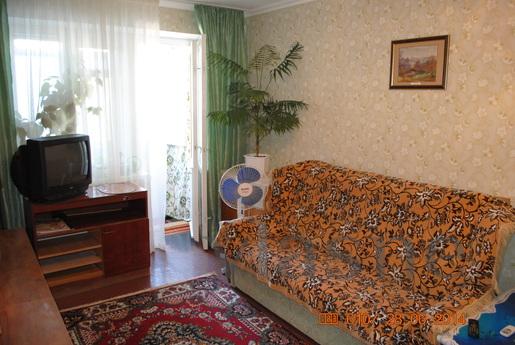 Сдается двухкомнатная квартира в центре г.Судак. В квартире 