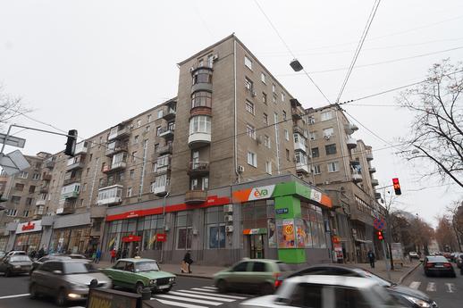 3 bedroom apartments Pushkinskaya 54, Kharkiv - apartment by the day