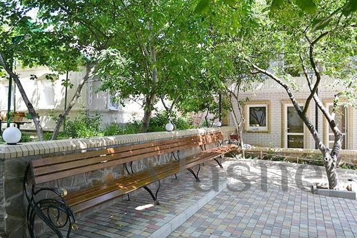 Номера Прибой, 100 метров от моря, Бердянск - квартира посуточно