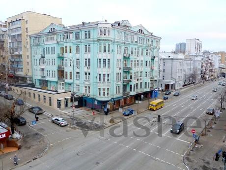 Cozy apartment near the metro station, Kyiv - apartment by the day
