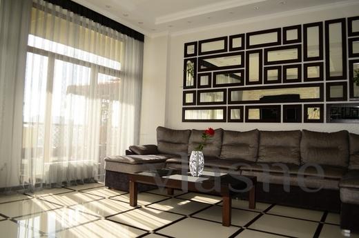Arcadia Palace 2-bedroom Seaview, Odessa - apartment by the day