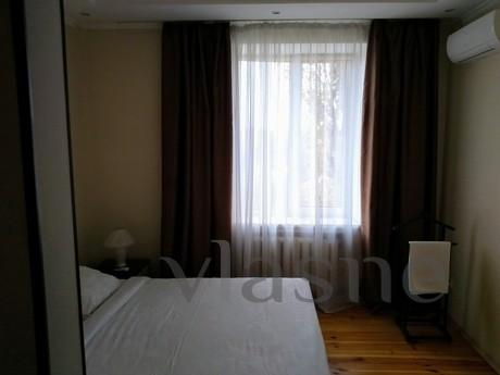 Apartment on pl. Artyom, Krivoy Rog - apartment by the day